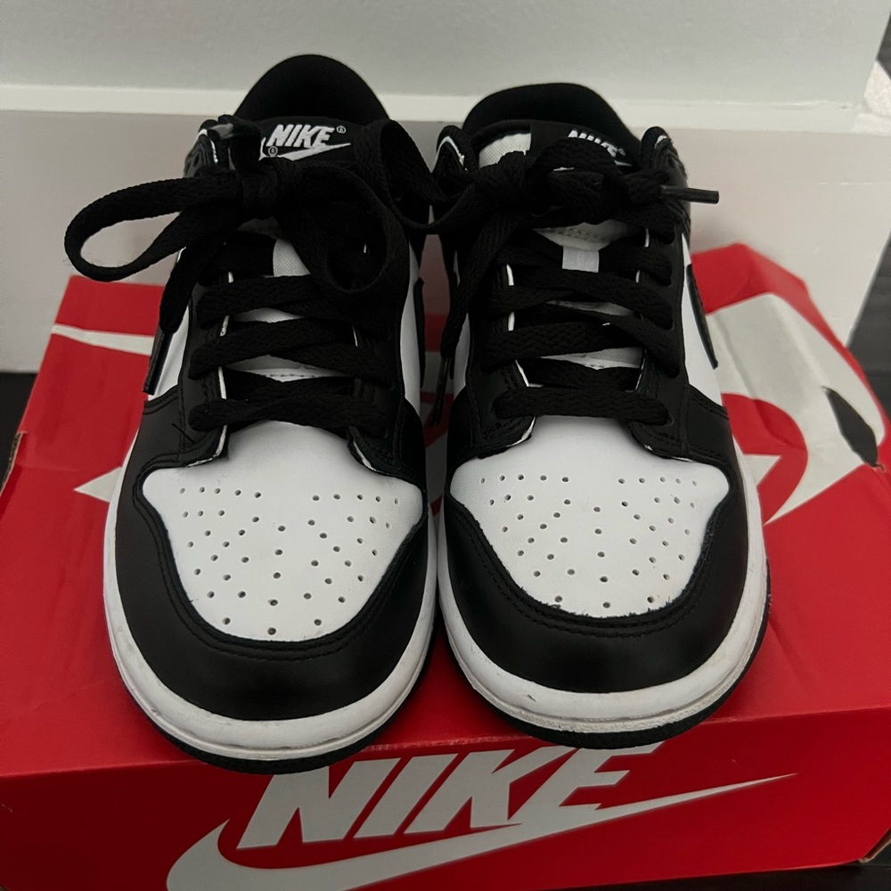 Nike Pandas Youth Size 4